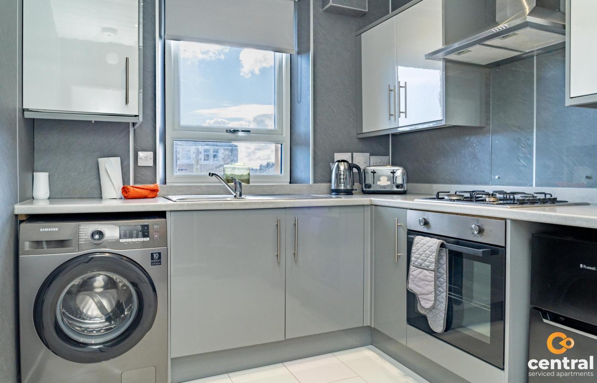 Central Serviced Apartments: Monthly Family Stay with Free Parking Dundee Exterior photo